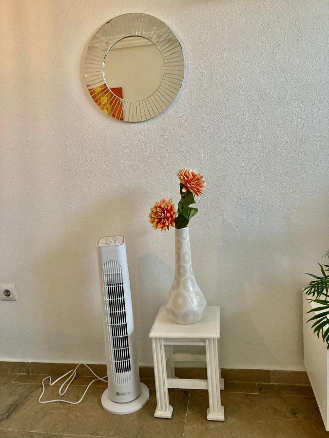 Marina Apartment Beach Front Estepona Exterior foto